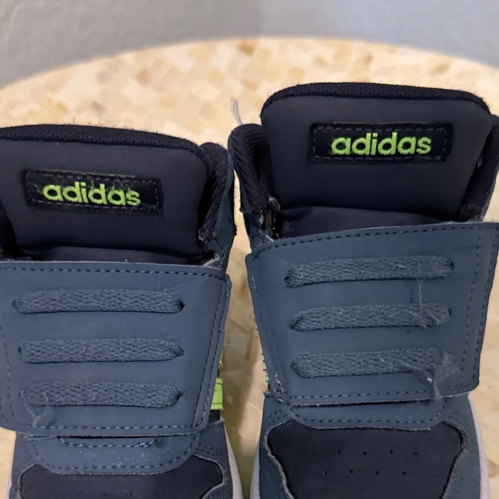 Adidas Kids Sneakers - Navy and Neon Yellow 8.5 kids